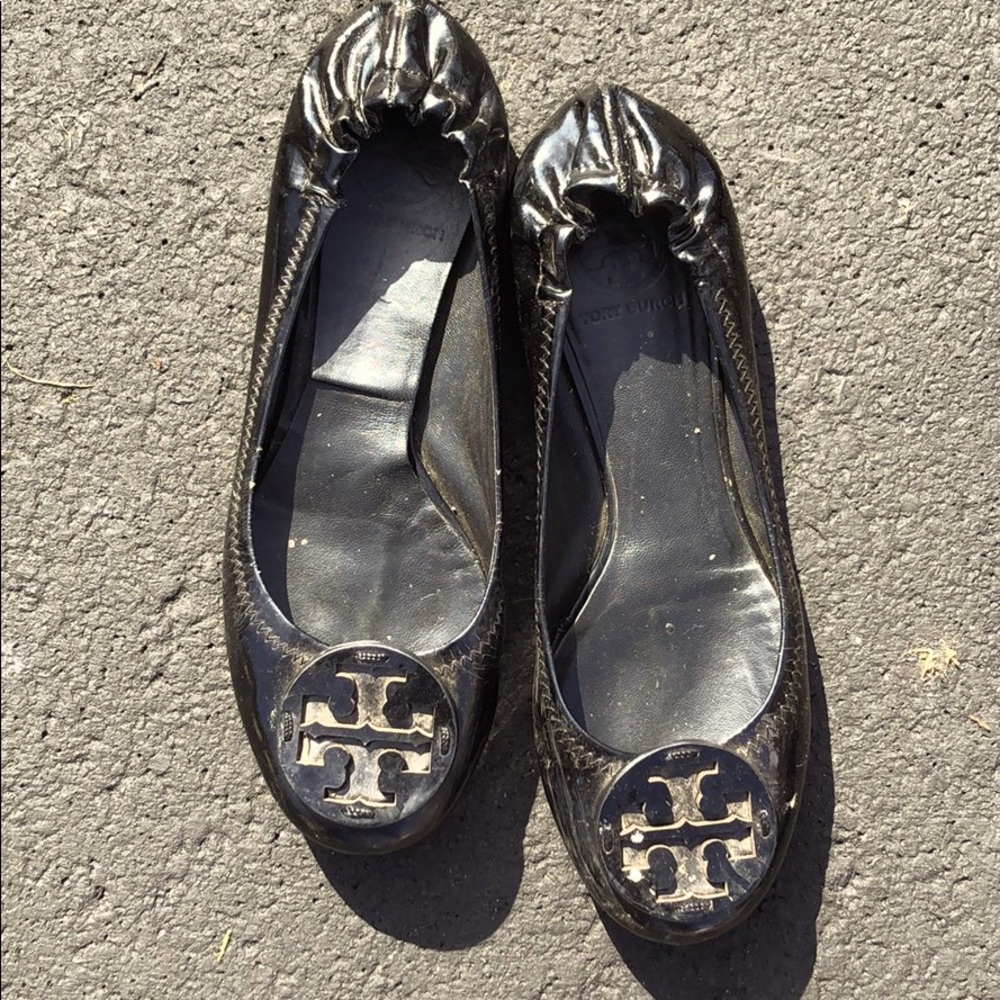 Tory Burch preowned patent leather flats.